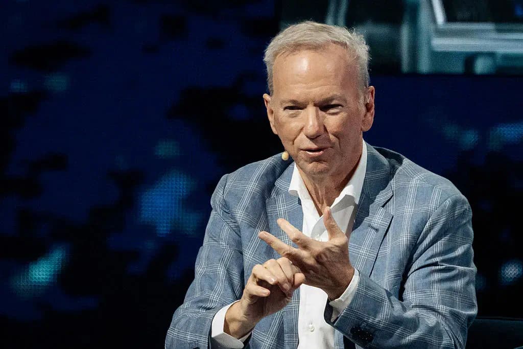 A comparative ownership chart showing Eric Schmidt’s reported approximately 1% Anthropic stake and Dario Amodei’s reported approximately 2% stake, a one-percentage-point difference.